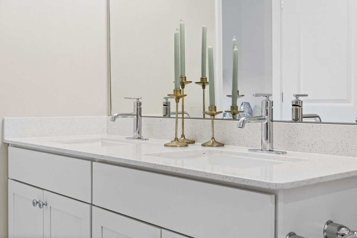 Dual-sink vanity at primary bath