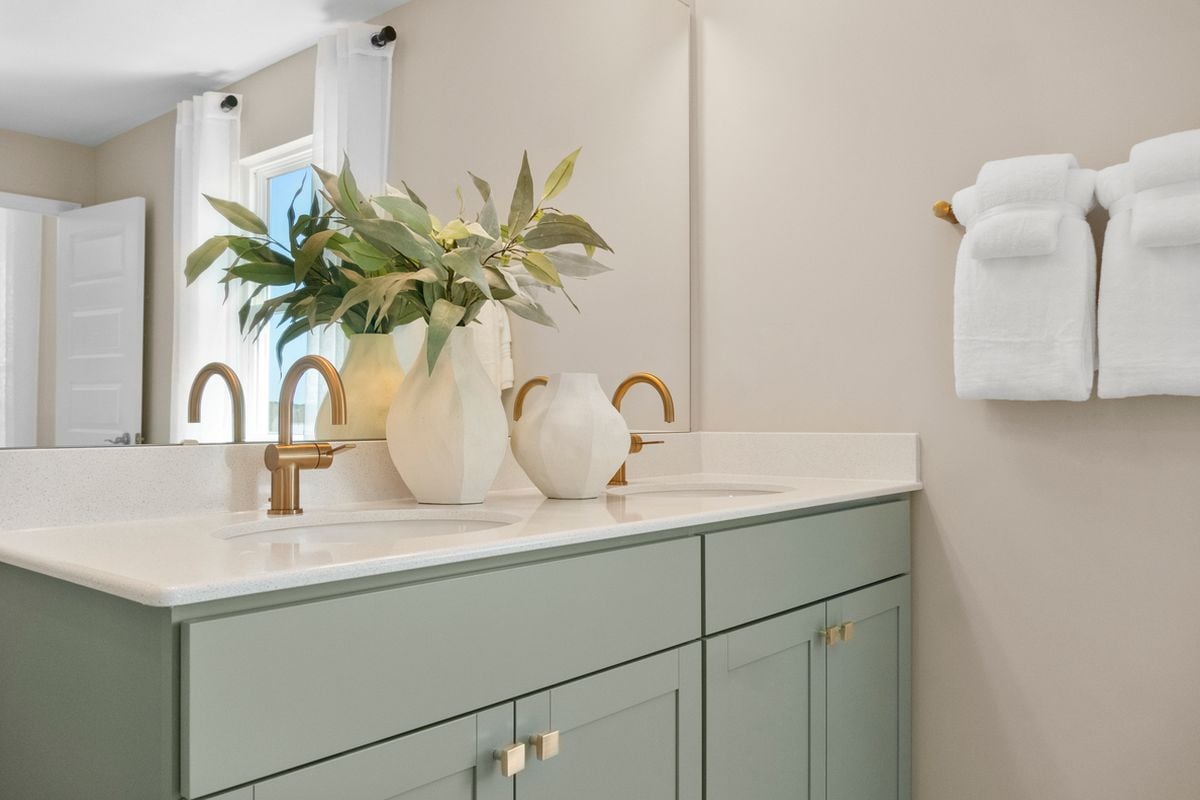 Dual-sink vanity at primary bath