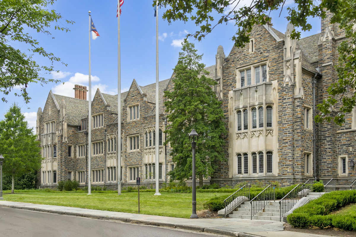 A 16-minute drive to Duke University