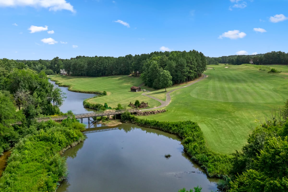 A quick drive to The Crossings Golf Club