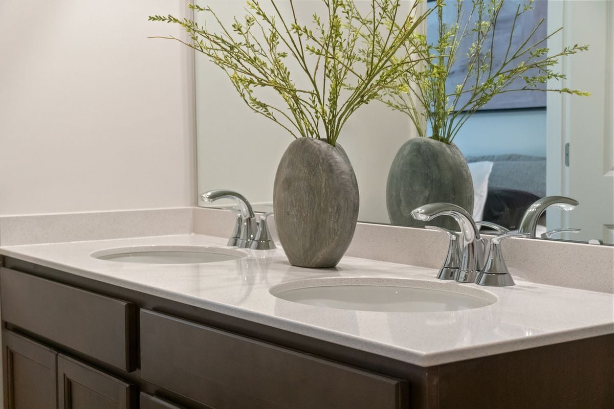 Dual-sink vanity at primary bath
