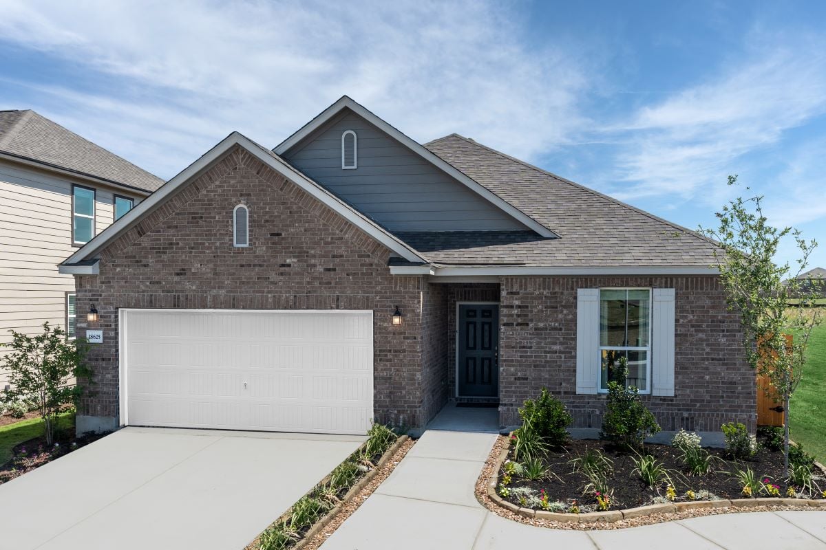 New Homes in 18625 Golden Eagle Way, TX - Plan 1675 Modeled