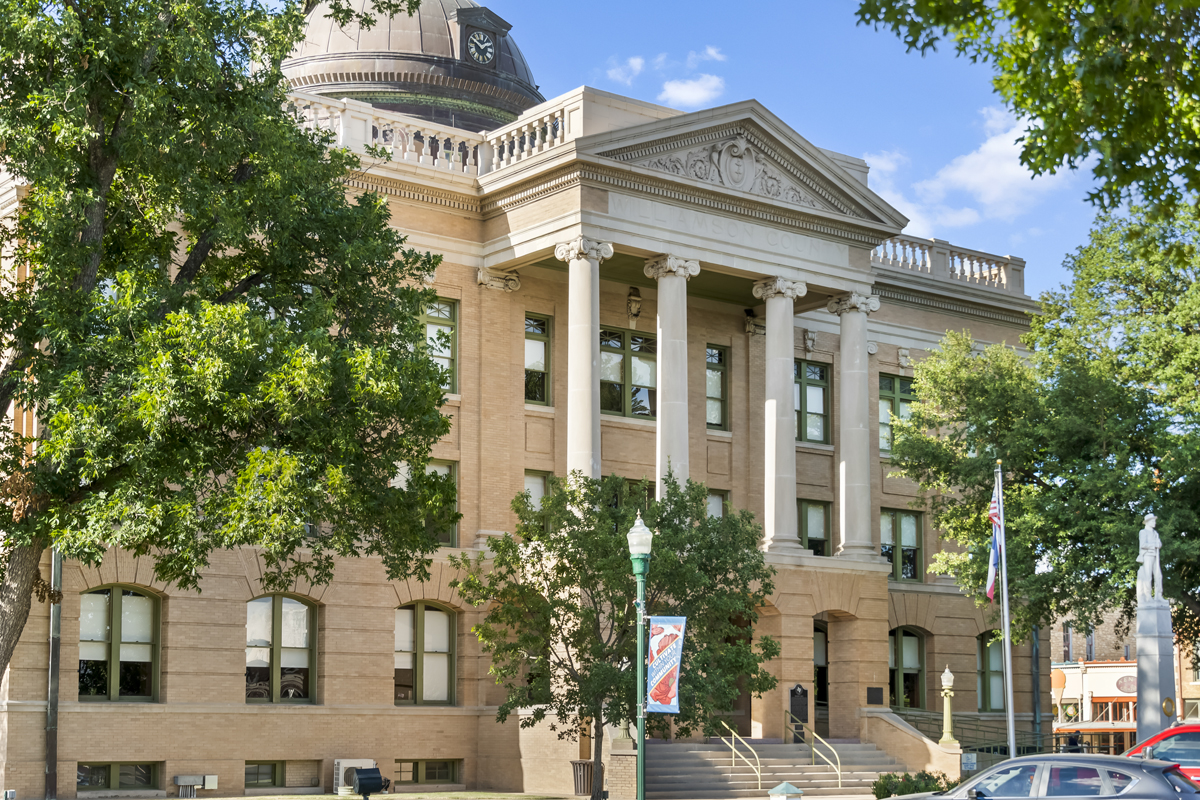 A short drive to downtown Georgetown