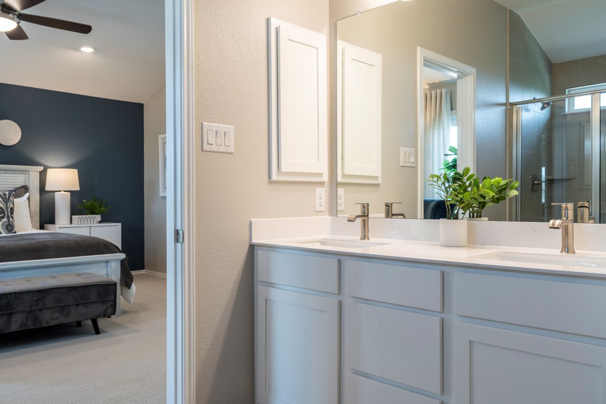 Dual-sink vanity at primary bath