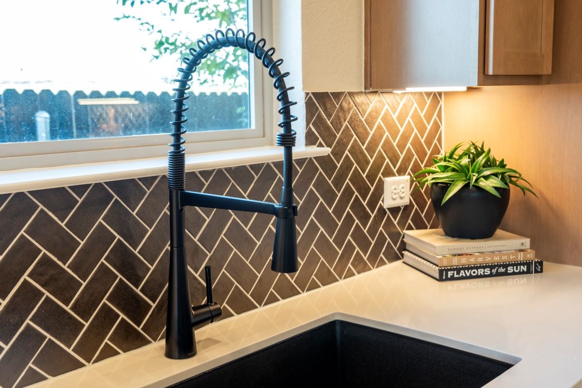 Single-basin sink