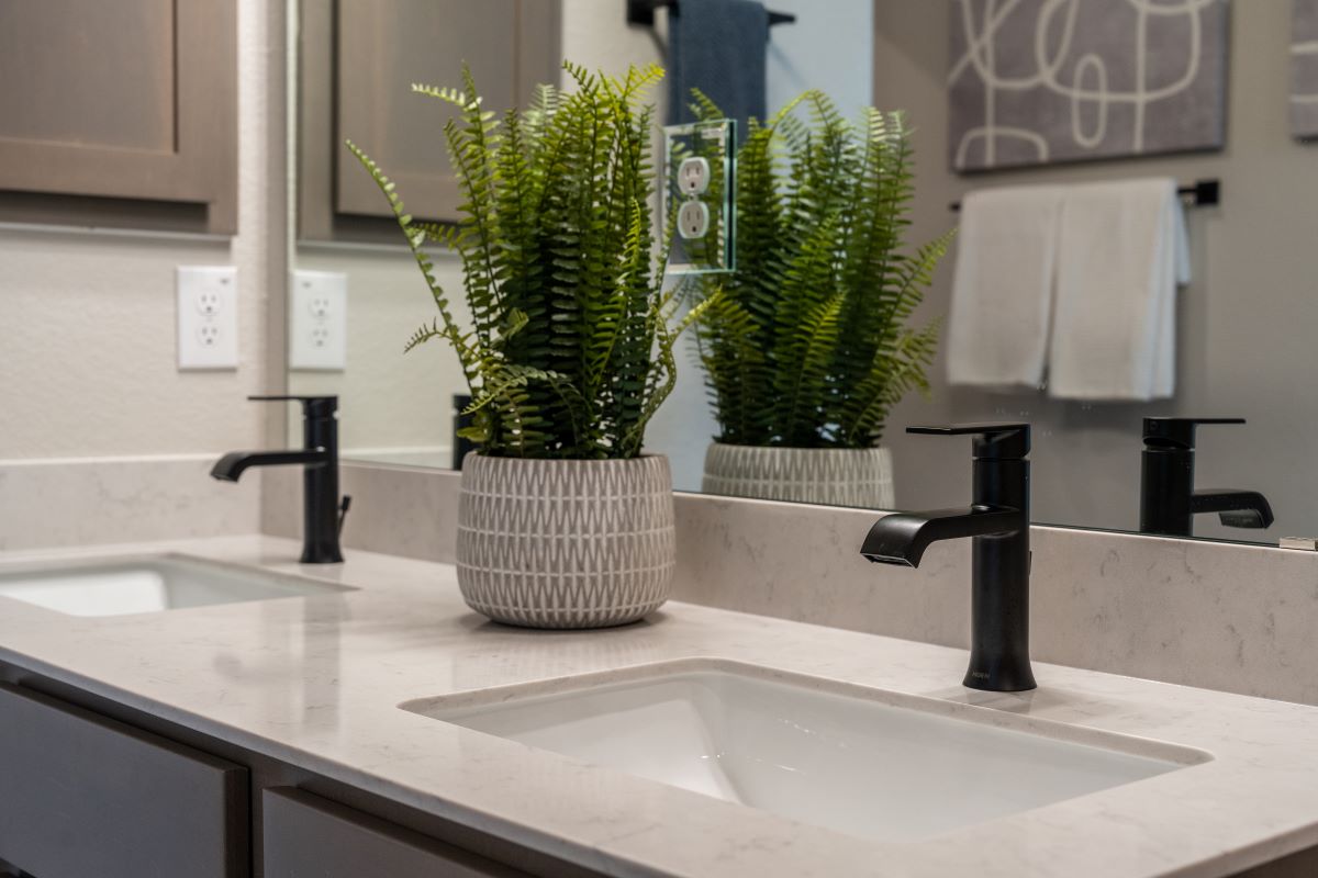 Dual-sink vanity 