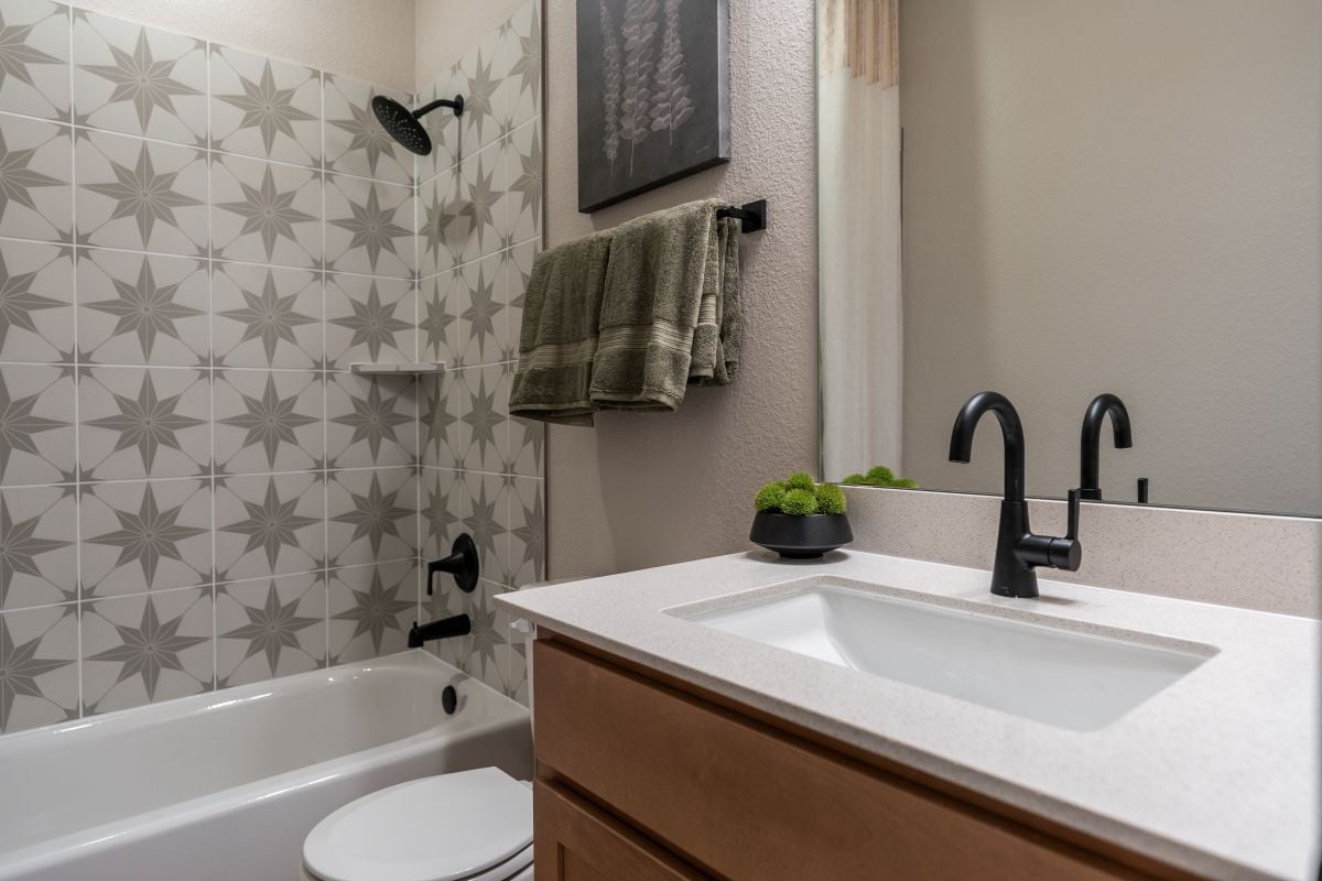 Tile surround at bath 2