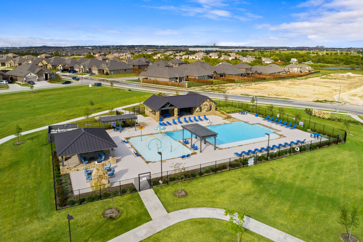 Community splash pool and lap pool
