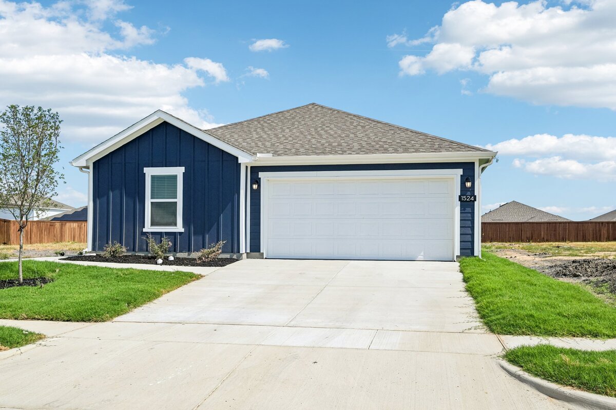 Plan 2091 Modeled at 1524 Shady Ln., Seagoville, Texas: photo 2