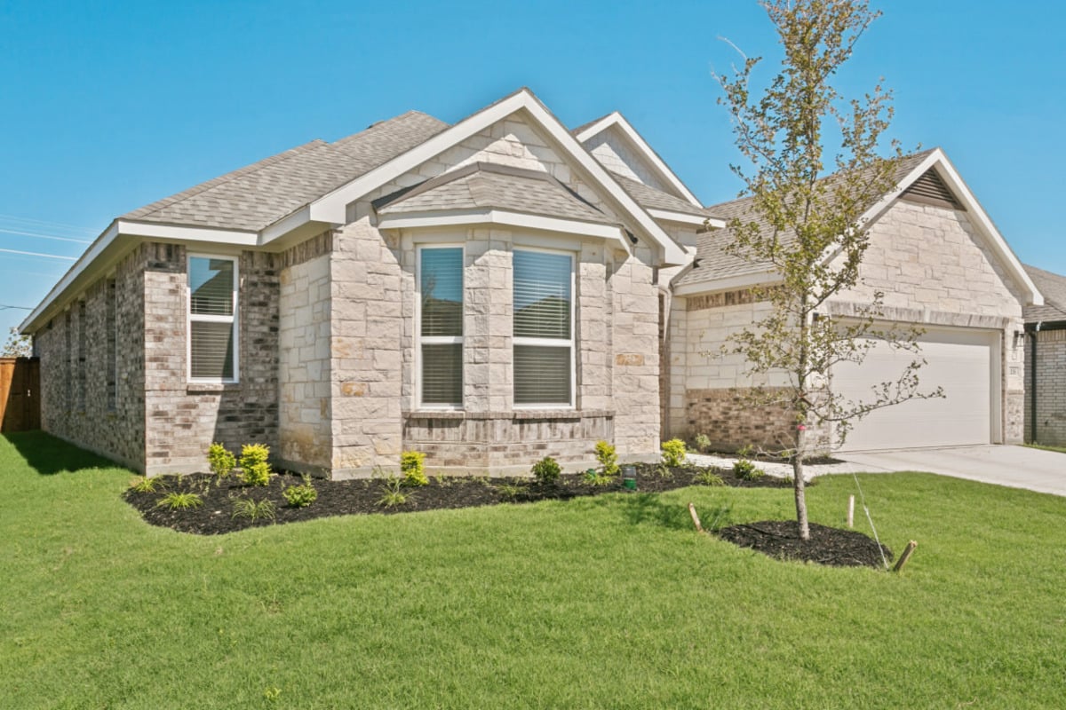 Plan 2325 at 116 Hudson Ln., Justin, Texas: photo 2