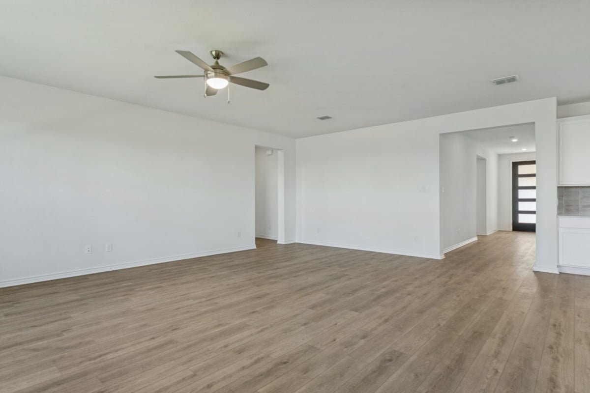 Plan 2091 Modeled at 124 Hudson Ln., Justin, Texas: photo 3