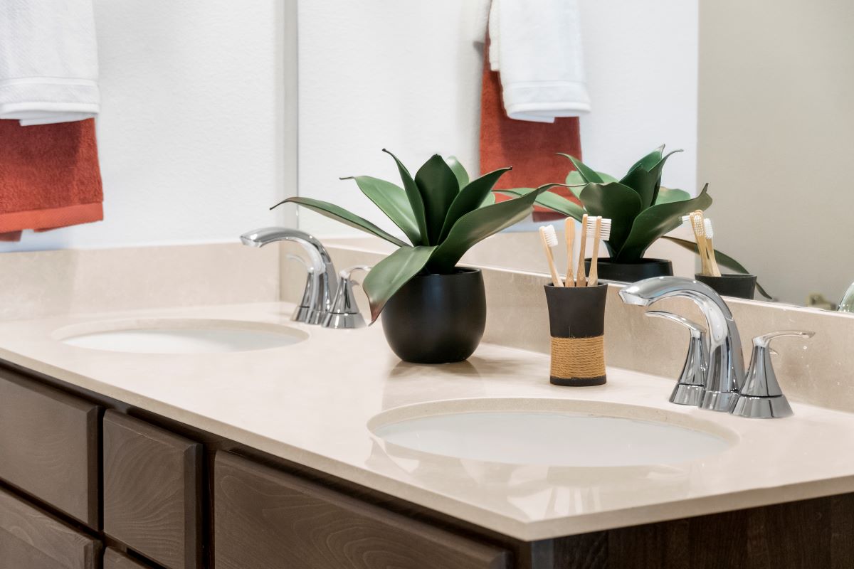 Dual-sink vanity at primary bath