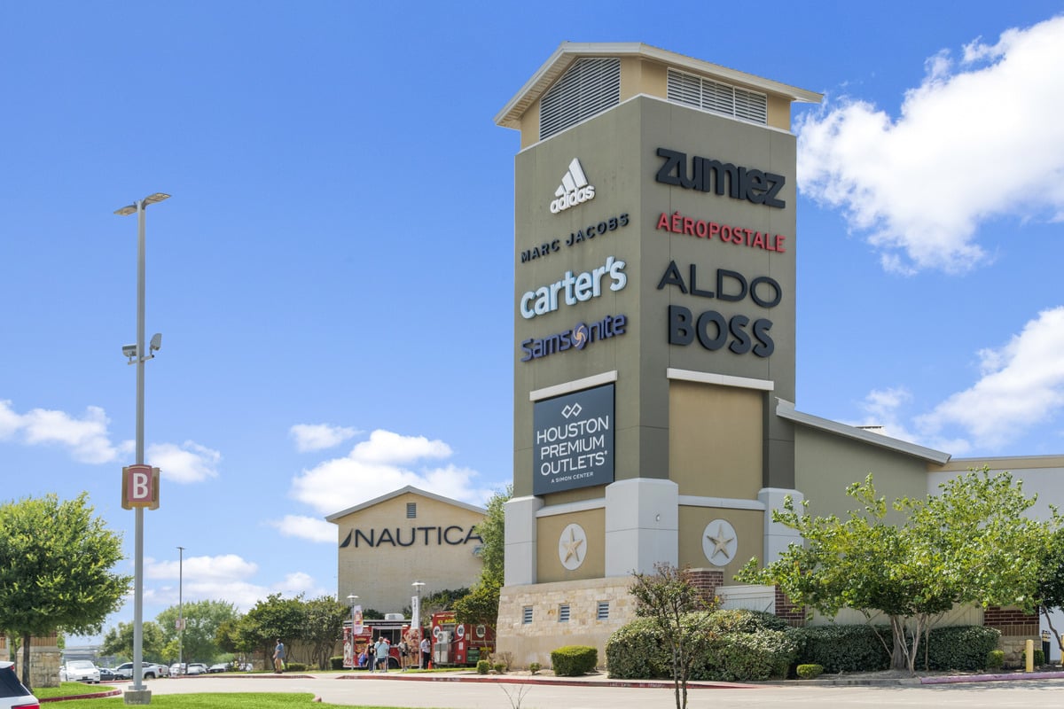 Just minutes to Houston Premium Outlets® 
