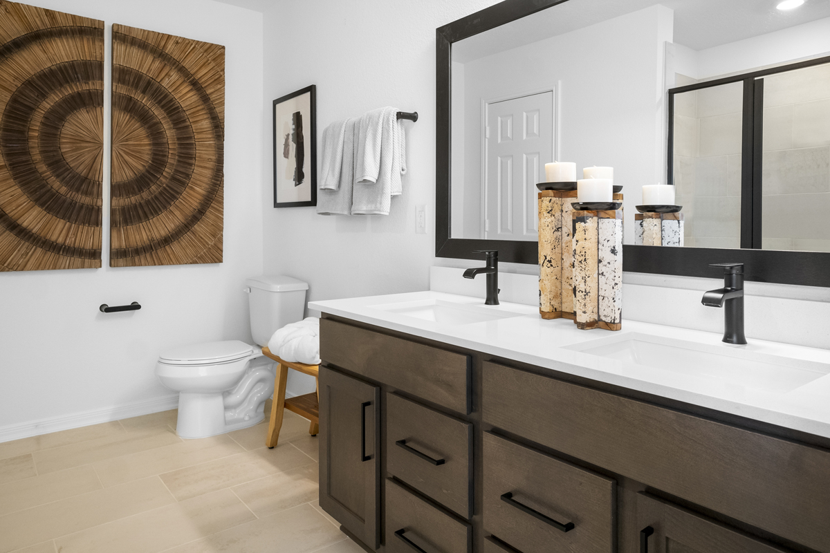 Dual-sink vanity at primary bath