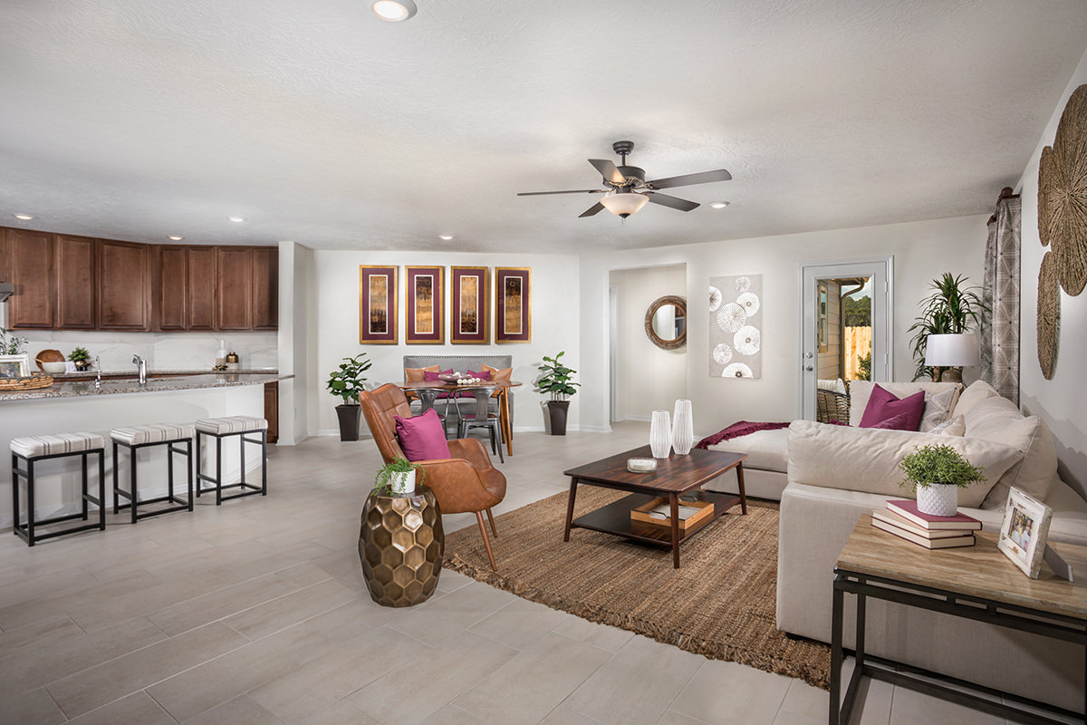New Homes in Magnolia, TX - Creekside Court Plan 1585 Great Room 