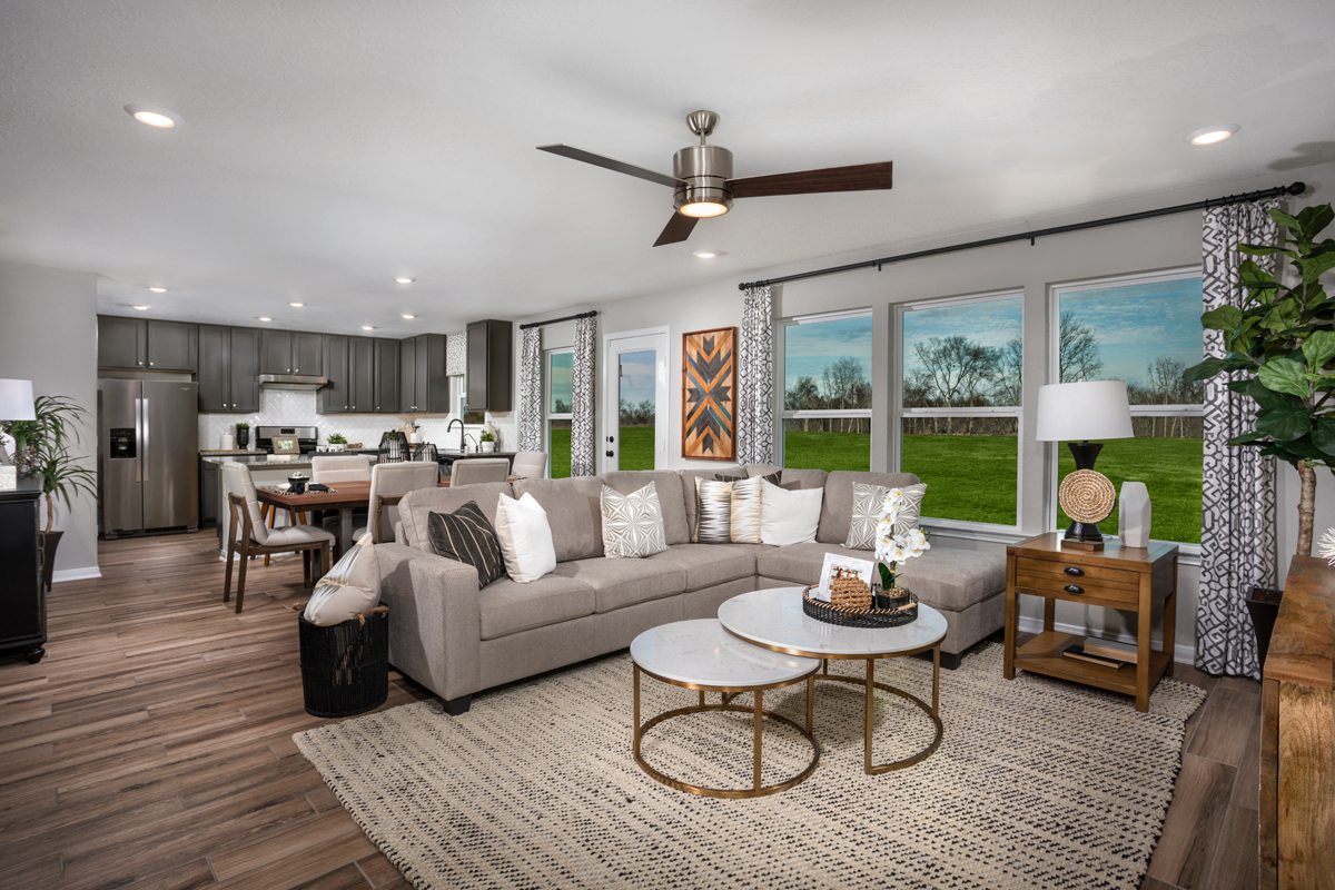 New Homes in Rosharon, TX - Glendale Lakes Plan 2004 Great Room as modeled at Deer Run Meadows