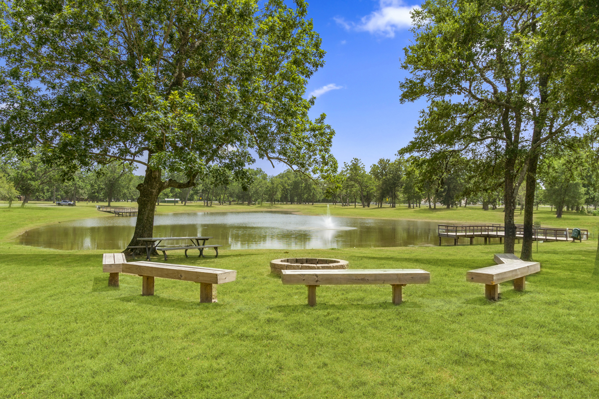 Just 6 minutes to Jones Creek Ranch Park