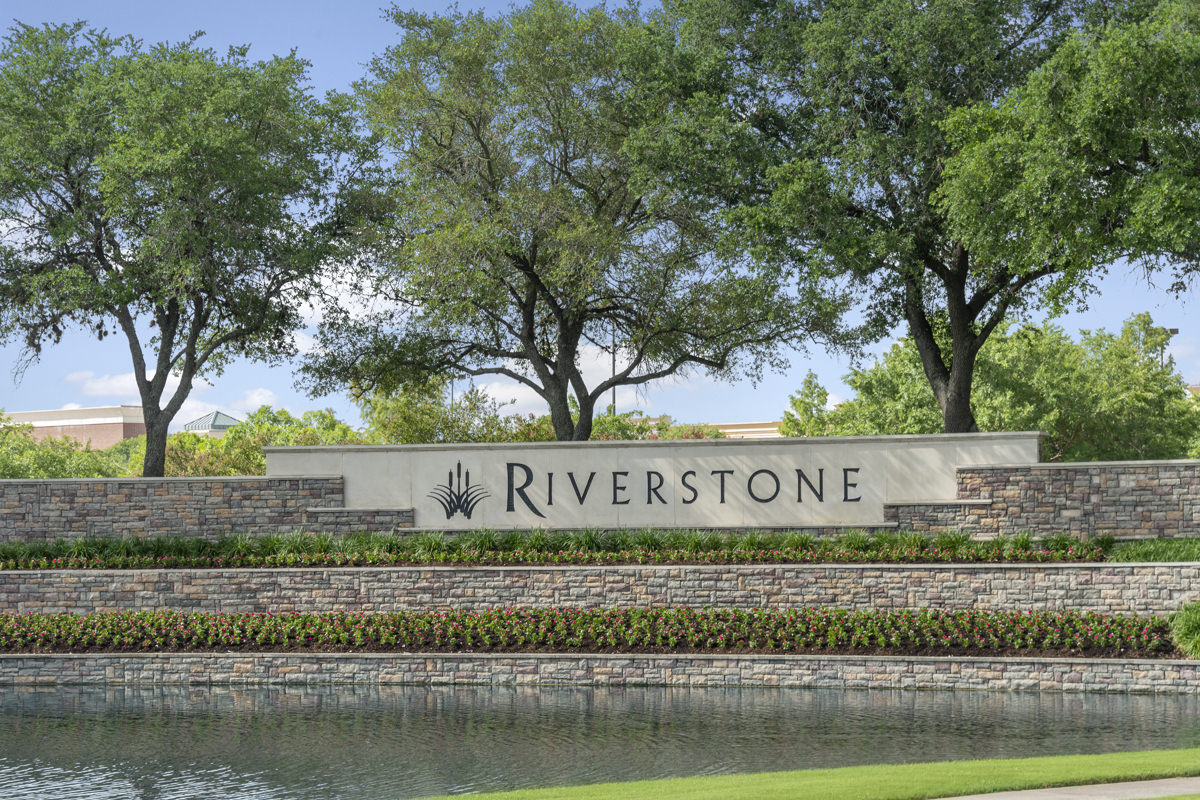 Close to Riverstone Shopping Center 