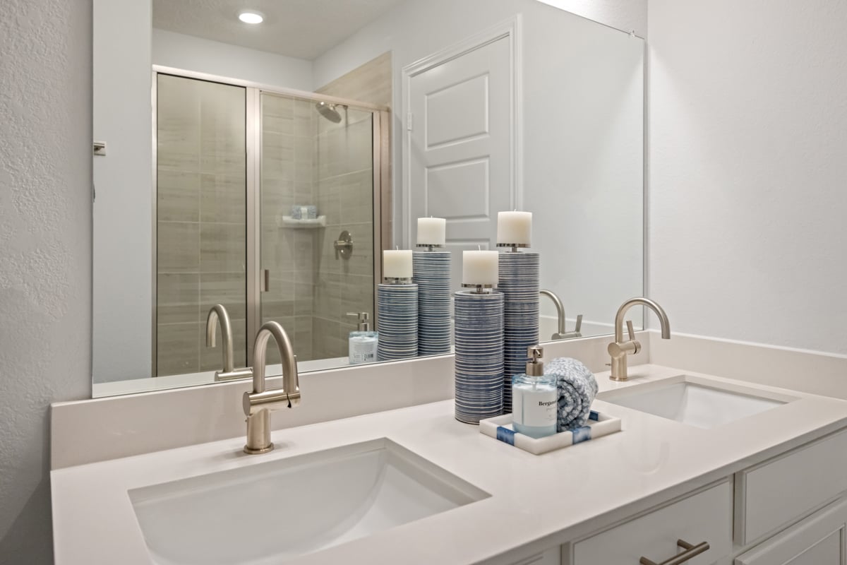 Dual-sink vanity at primary bath