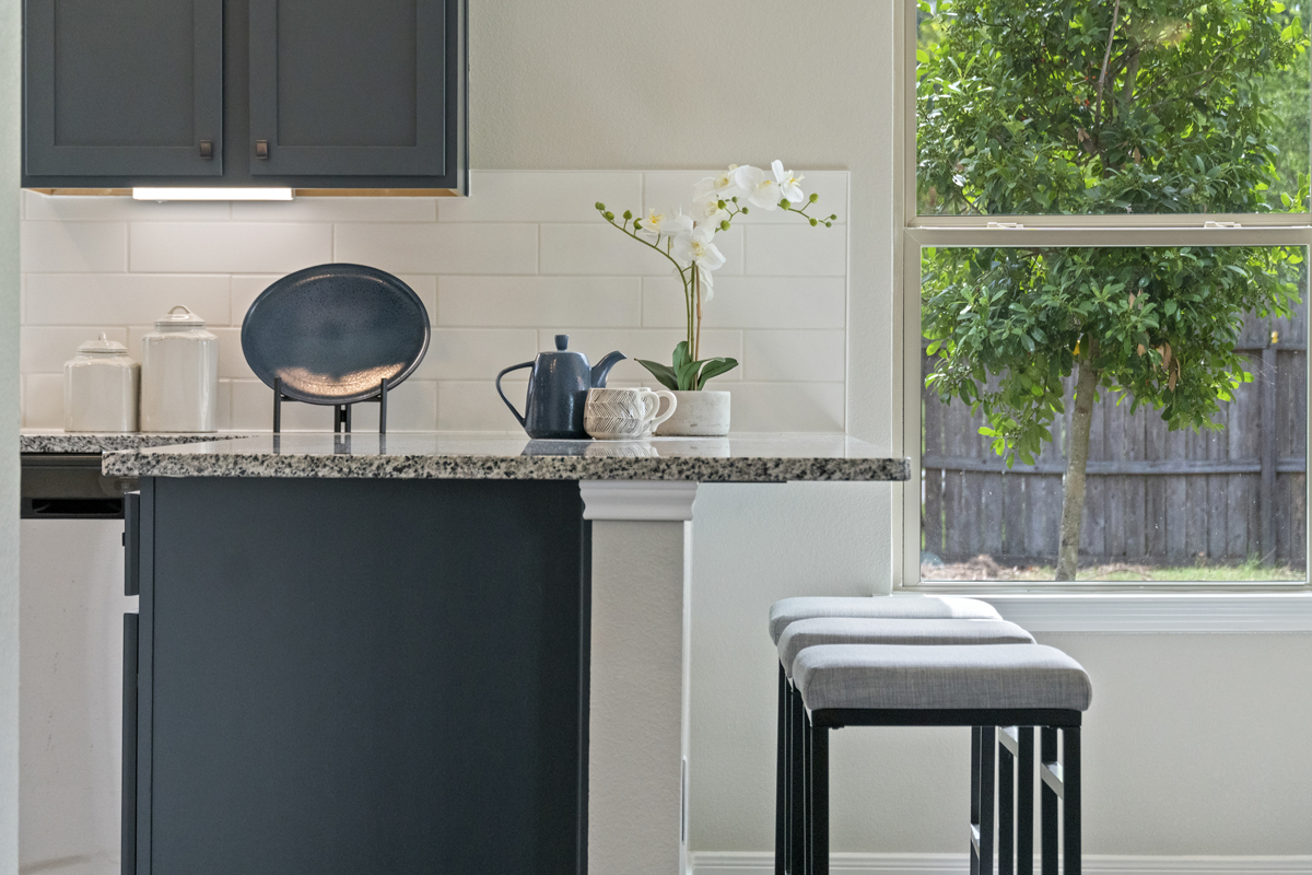 Kitchen breakfast bar