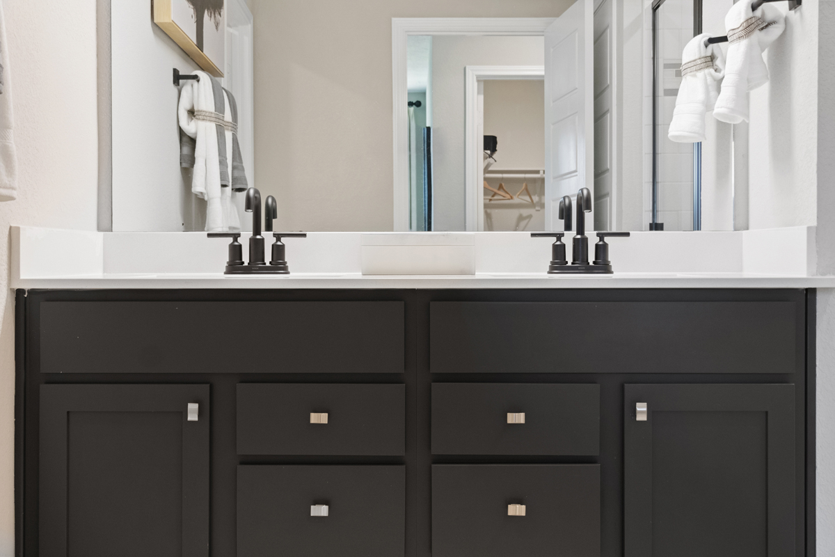 Dual-sink vanity at primary bath