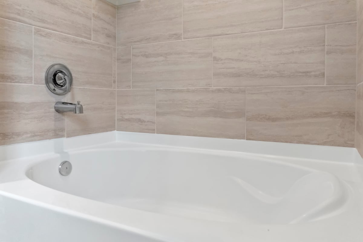 Bathtub with tile surround 