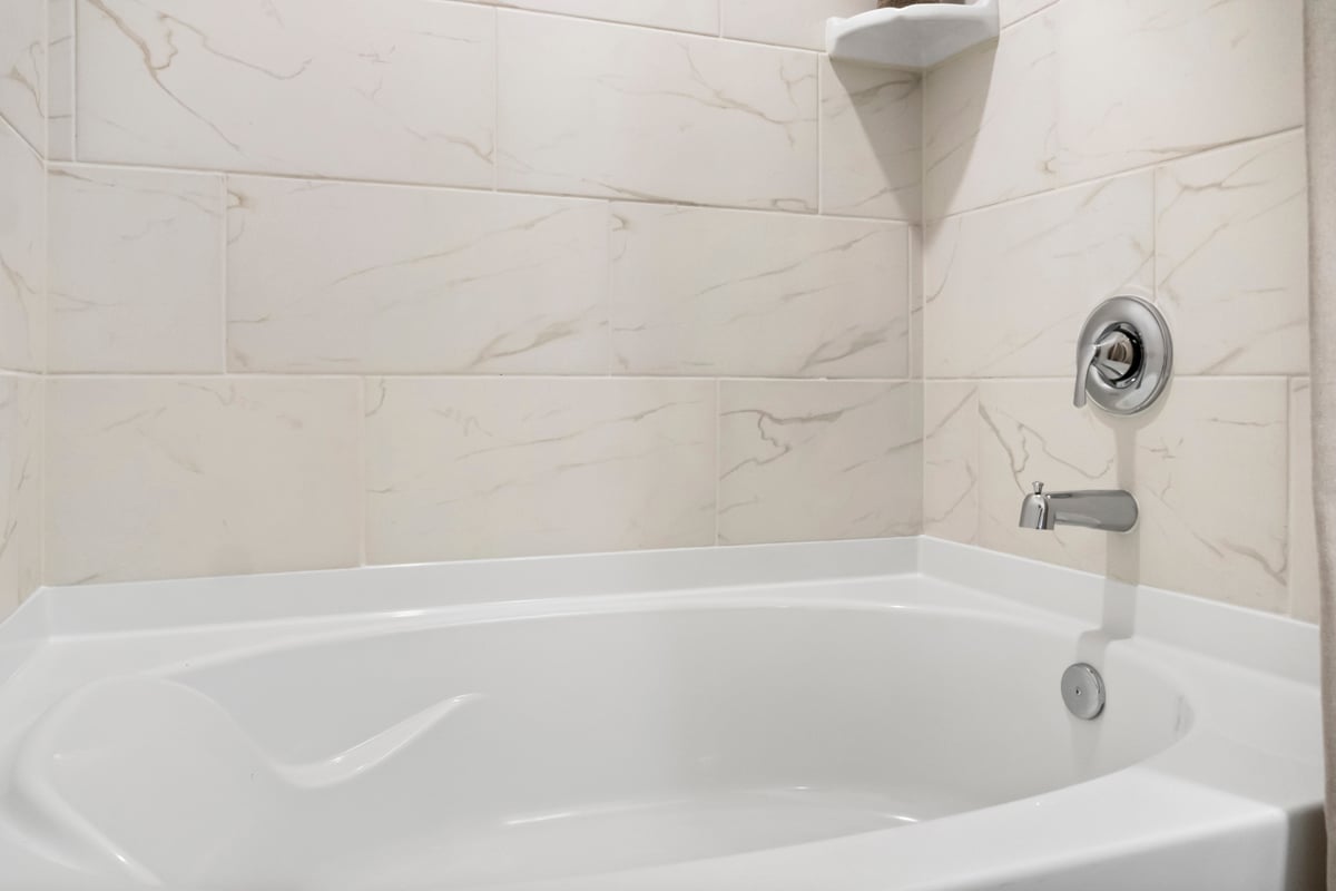 Bathtub with tile surround 