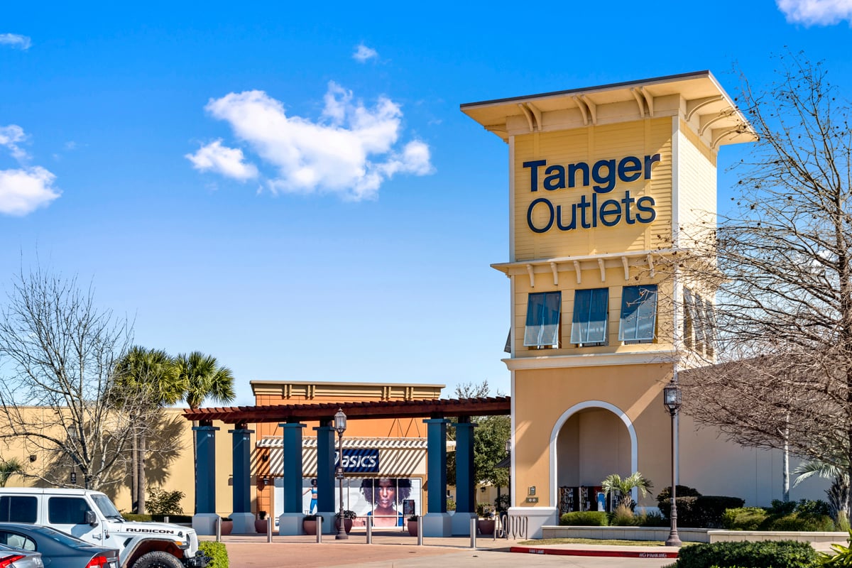 Only a 15-minute drive to Tanger Outlets®