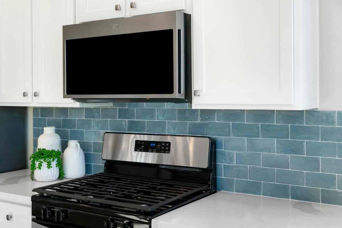Kitchen tile backsplash