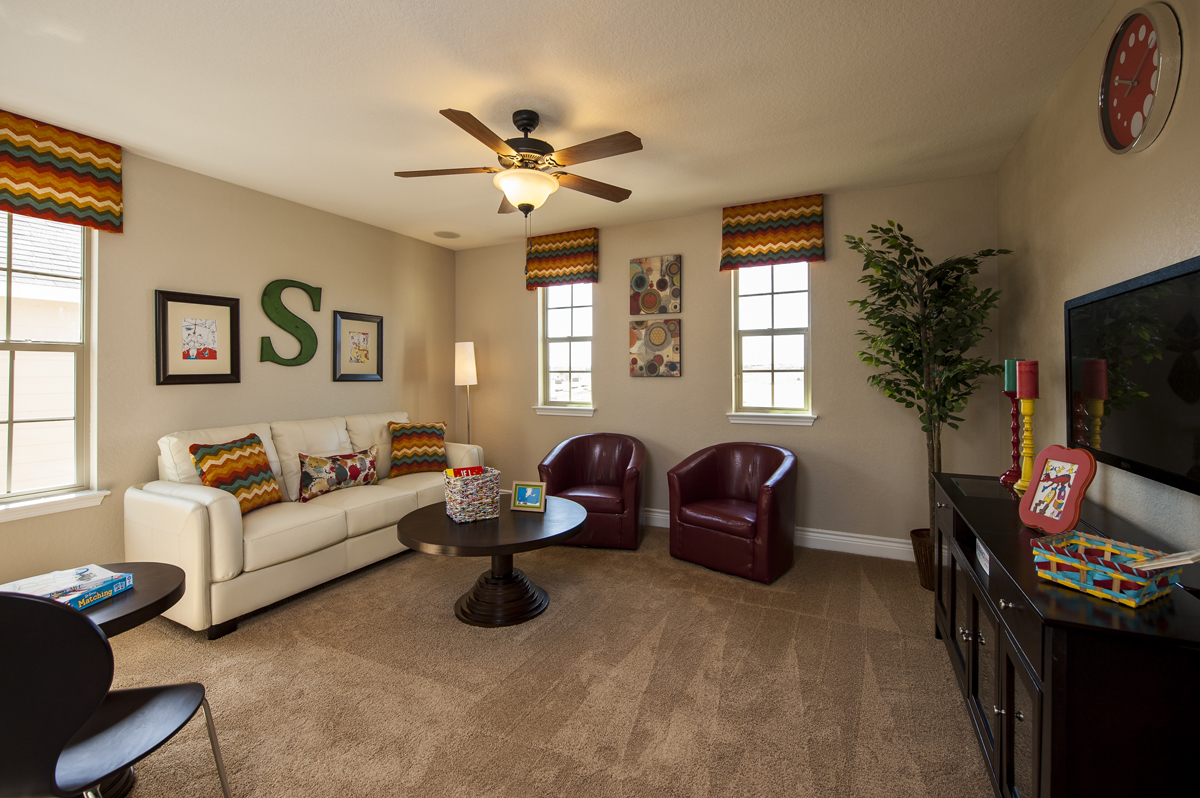 New Homes in New Braunfels, TX - Legend Point Plan 2411 Loft
