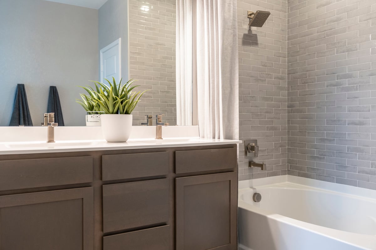 Optional extended ceiling-height tile surround