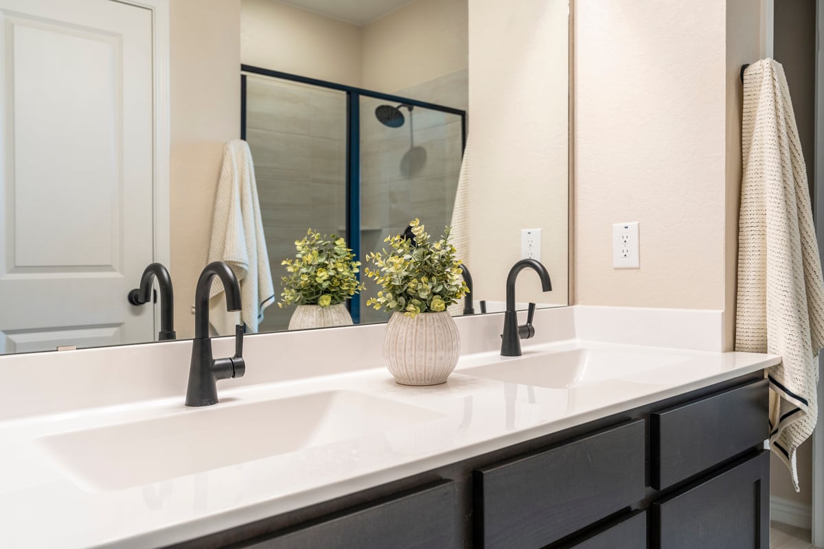 Dual-sink vanity at primary bath