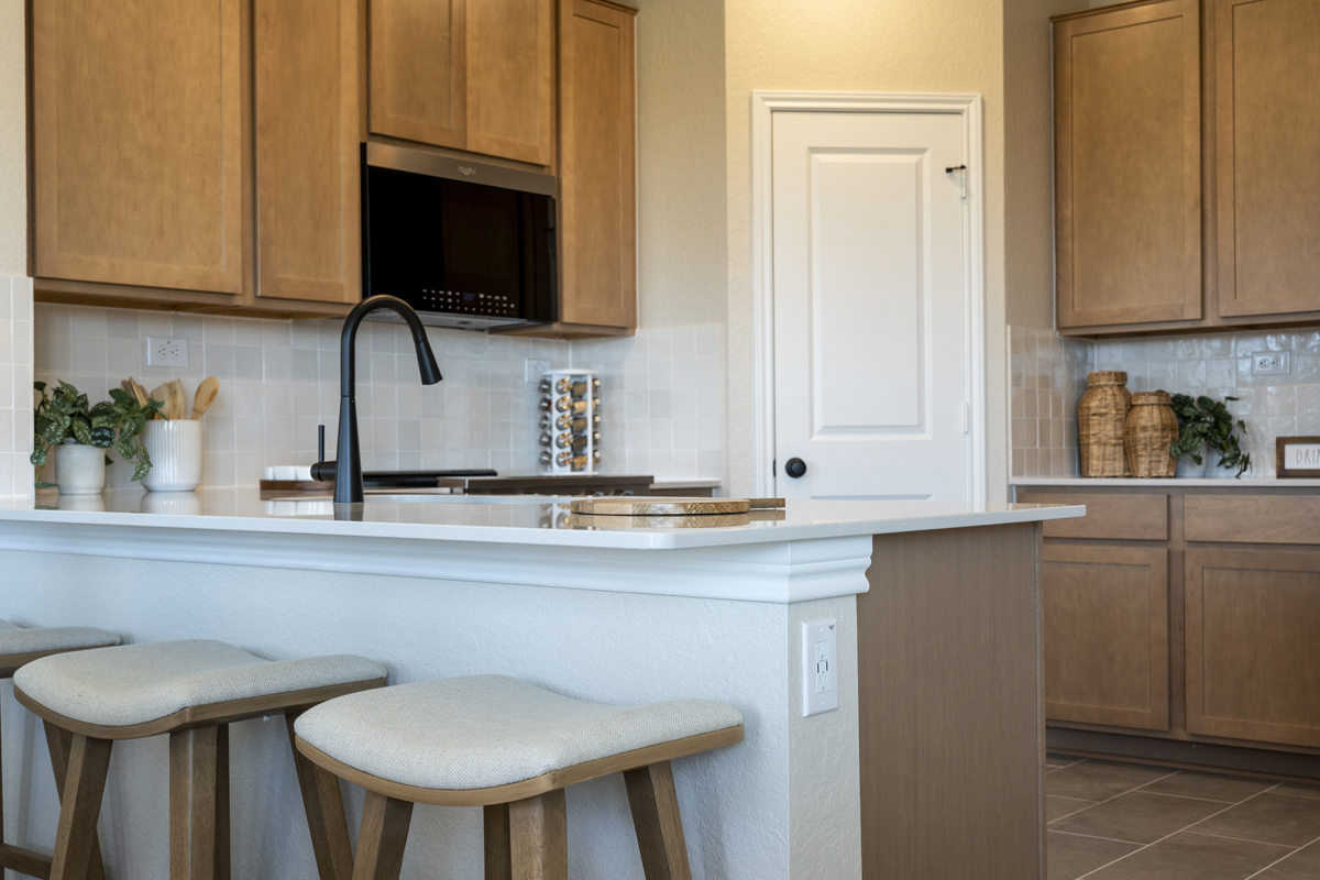 Kitchen breakfast bar