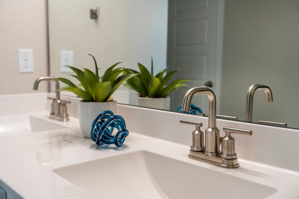 Dual-sink vanity at primary bath