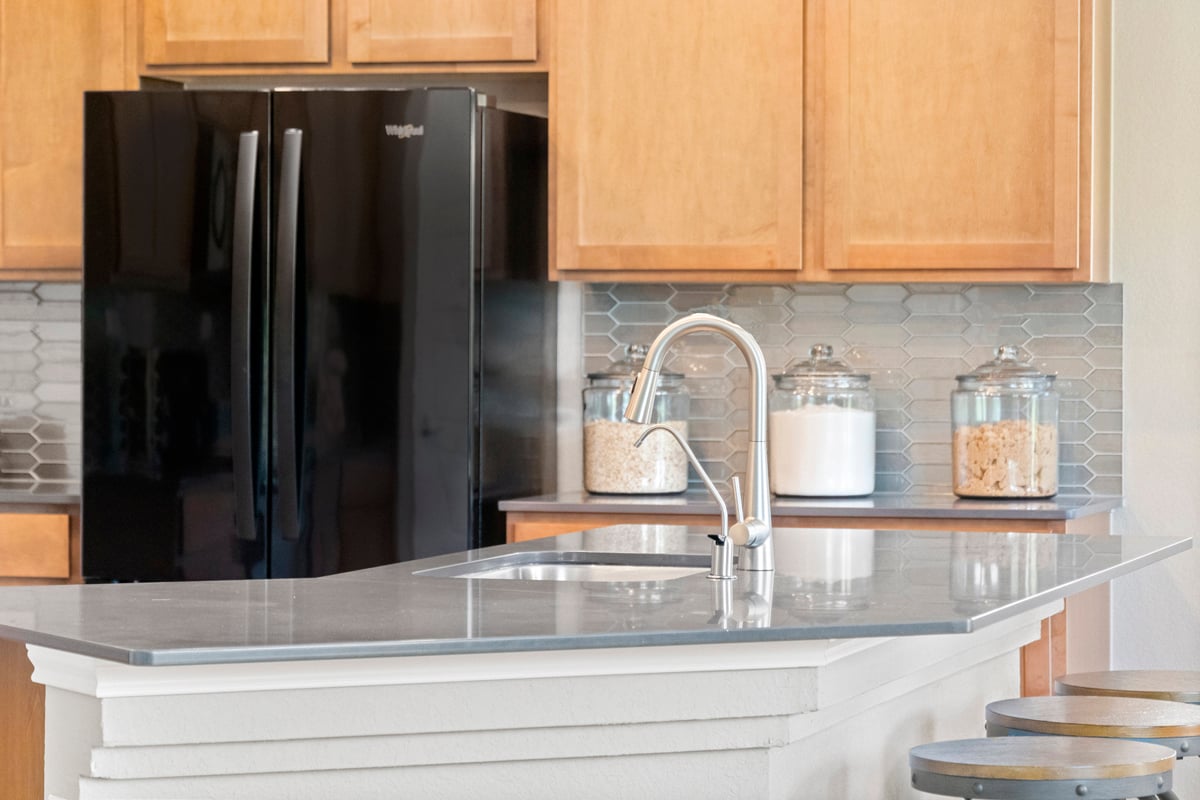 Extended breakfast bar countertop