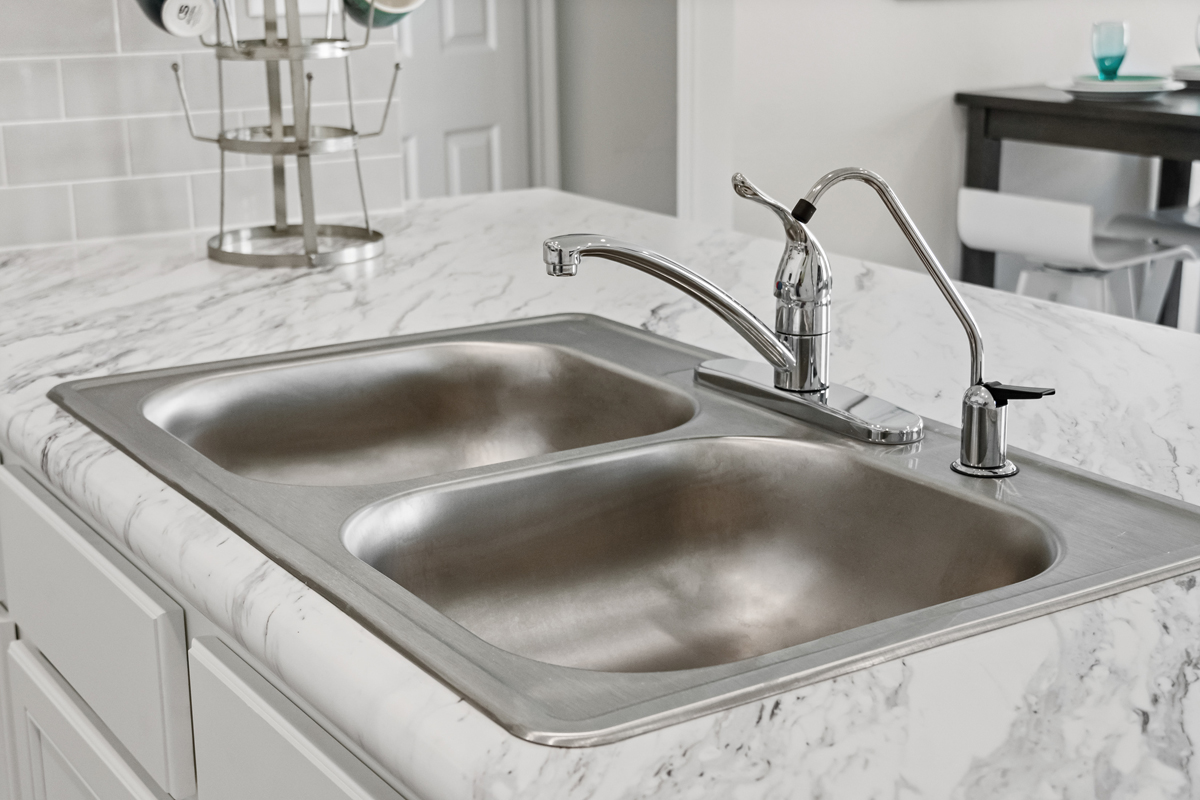 Dual-compartment stainless steel sink