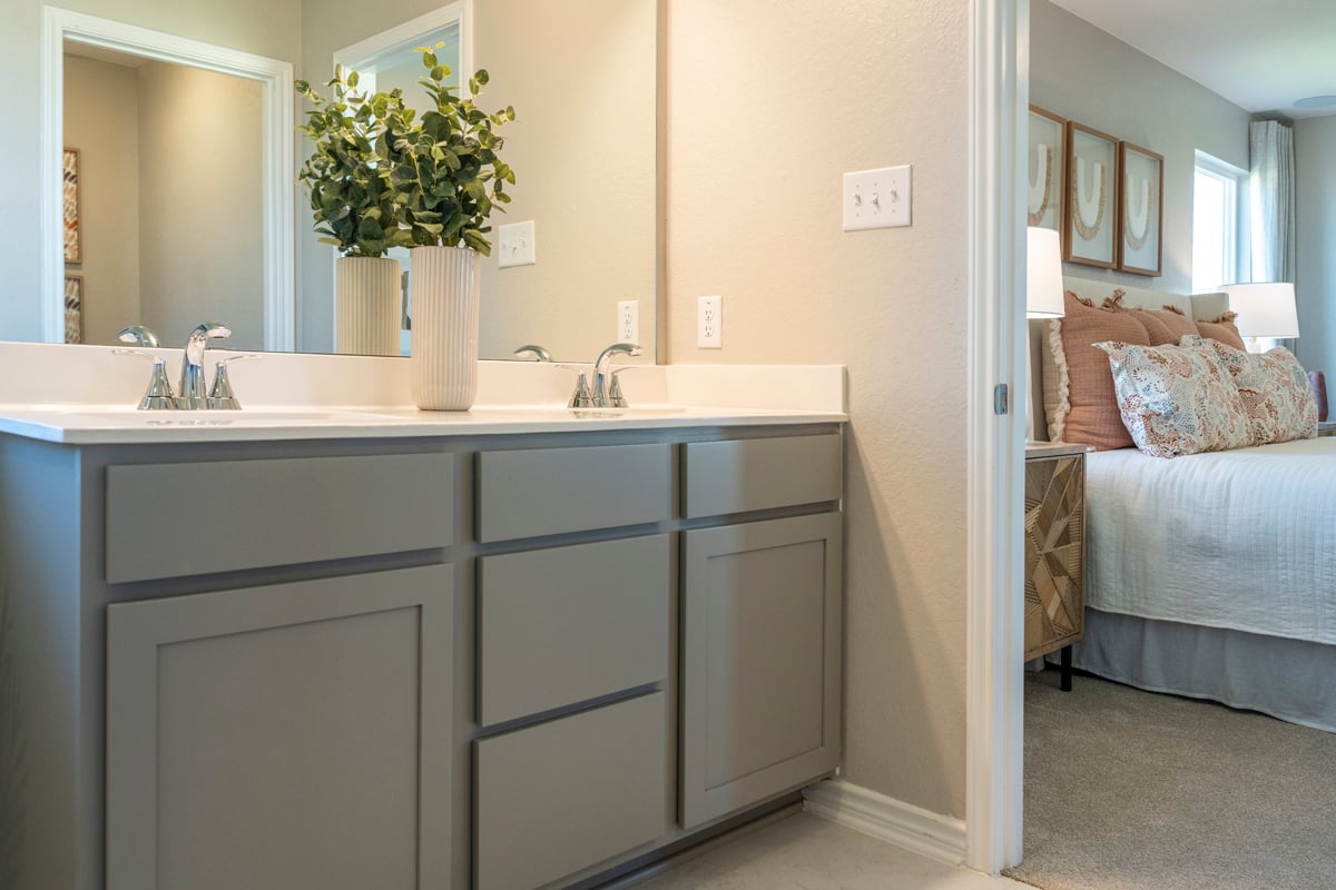 Dual-sink vanity at primary bath