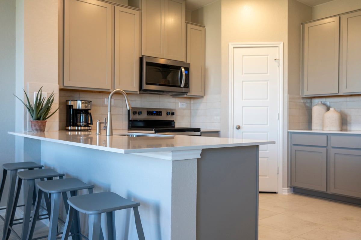 Kitchen breakfast bar