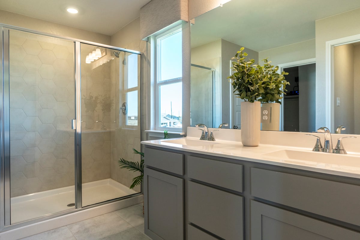 Dual-sink vanity at primary bath
