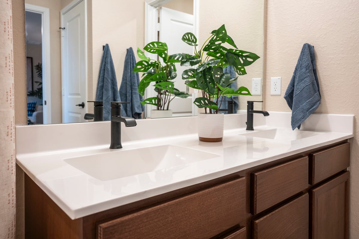 Optional dual-sink vanity at bath 2