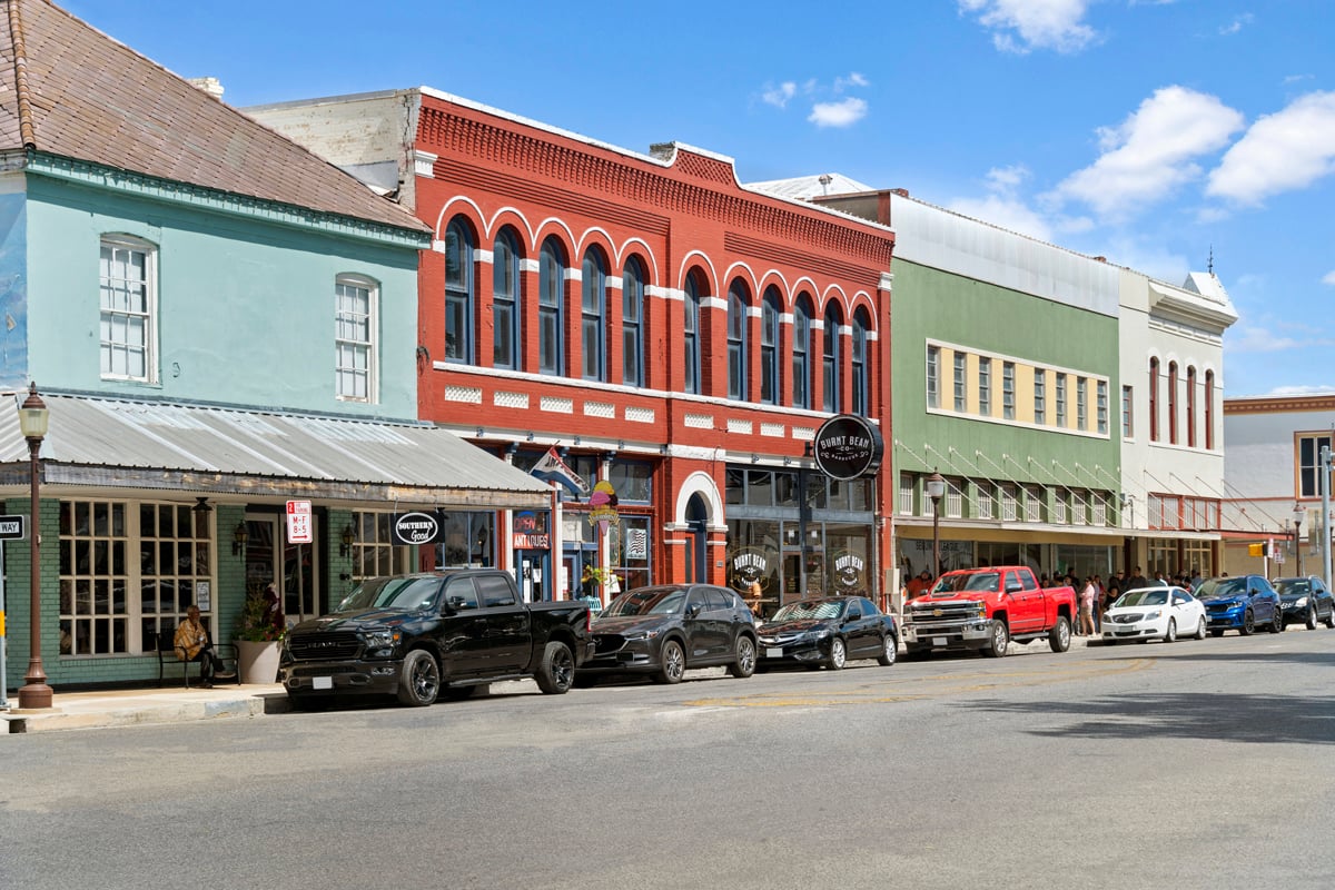 A quick drive to downtown Seguin