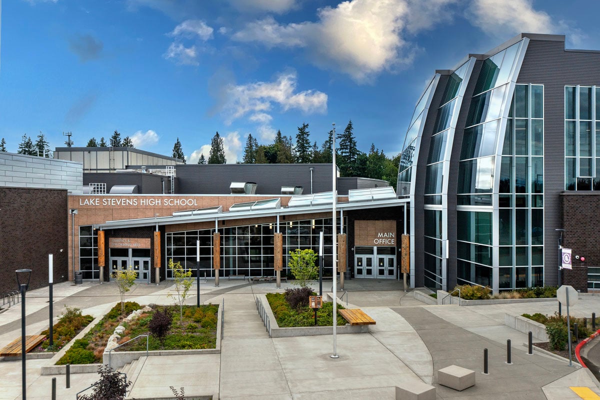 7 minutes to Lake Stevens High School