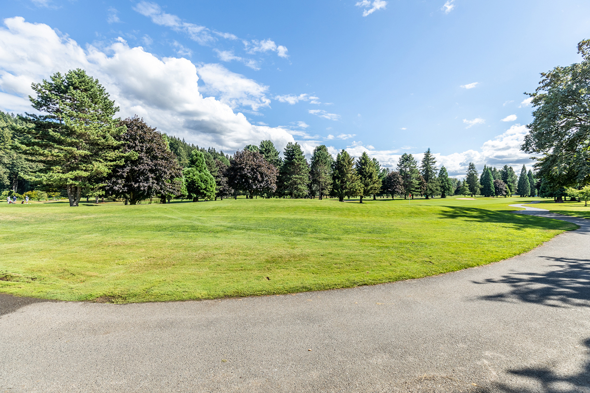 A quick drive to Auburn Golf Course