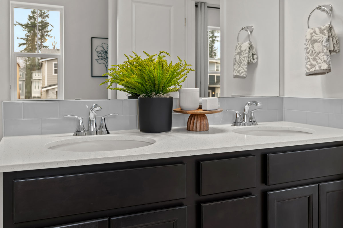 Dual-sink vanity at primary bath
