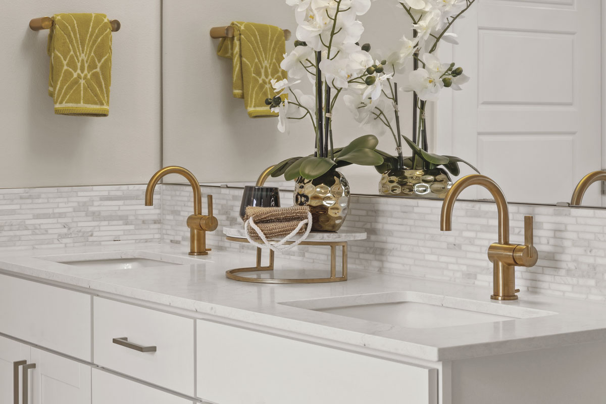 Dual-sink vanity at primary bath