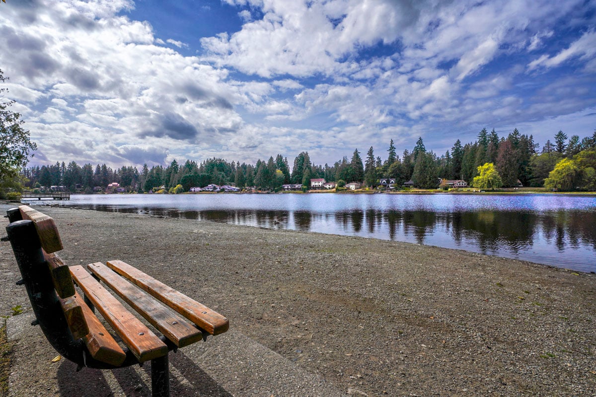 Four-minute drive to Five Mile Lake Park