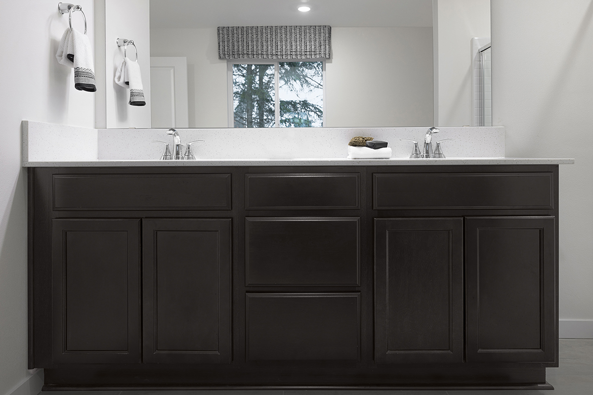 Dual-sink vanity at primary bath